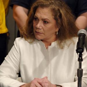 Kathleen Turner at event of Answering the Call Ground Zeros Volunteers 2005