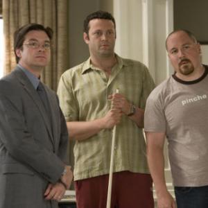 Still of Vince Vaughn, Jason Bateman and Jon Favreau in The Break-Up (2006)