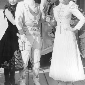 Still of Tom Berenger Marilu Henner and Sela Ward in Rustlers Rhapsody 1985