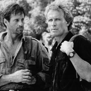 Still of Peter Weller and Robert Hays in FiftyFifty 1992