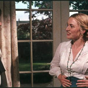 Still of Johnny Depp and Kate Winslet in Finding Neverland 2004
