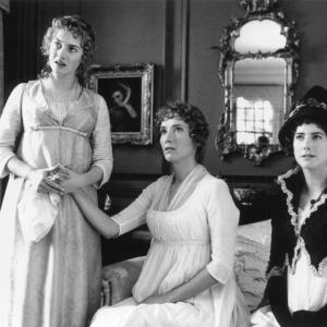 Still of Emma Thompson and Kate Winslet in Sense and Sensibility (1995)