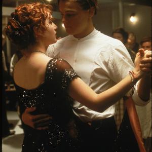 Still of Leonardo DiCaprio and Kate Winslet in Titanikas 1997