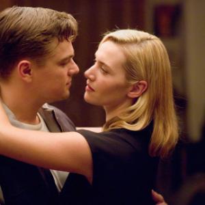 Still of Leonardo DiCaprio and Kate Winslet in Nerimo dienos (2008)