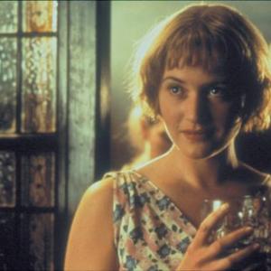 Still of Kate Winslet in Iris (2001)