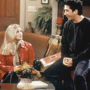 Still of Reese Witherspoon and David Schwimmer in Draugai 1994