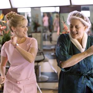 Still of Reese Witherspoon and Dana Ivey in Legally Blonde 2: Red, White & Blonde (2003)