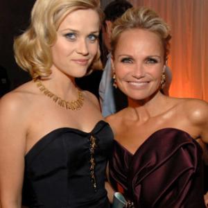 Reese Witherspoon and Kristin Chenoweth at event of Four Christmases (2008)