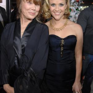 Sissy Spacek and Reese Witherspoon at event of Four Christmases 2008
