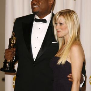 Reese Witherspoon and Forest Whitaker at event of The 79th Annual Academy Awards 2007