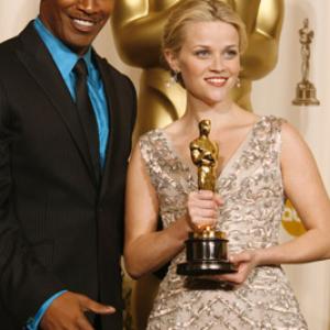Reese Witherspoon and Jamie Foxx at event of The 78th Annual Academy Awards 2006