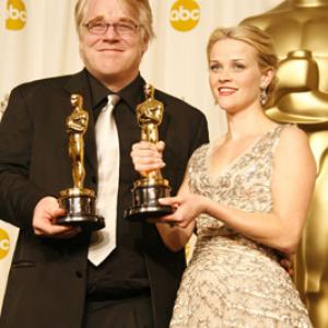 Philip Seymour Hoffman and Reese Witherspoon at event of The 78th Annual Academy Awards 2006