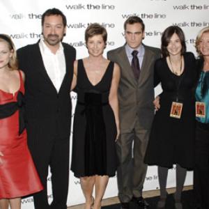 Reese Witherspoon, Joaquin Phoenix, James Mangold, Carla Hacken, Cathy Konrad and Elizabeth Gabler at event of Ties jausmu riba (2005)