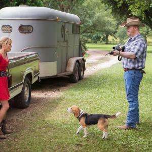 Still of Reese Witherspoon and Jim Gaffigan in Karstos gaudynes 2015