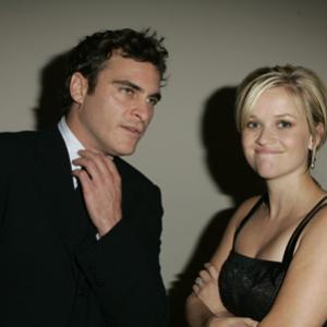 Reese Witherspoon and Joaquin Phoenix at event of Ties jausmu riba 2005