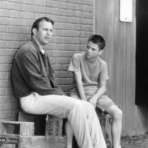 Still of Kevin Costner and Elijah Wood in The War 1994