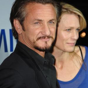 Sean Penn and Robin Wright at event of Milk 2008