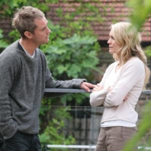 Still of Jude Law and Robin Wright in Breaking and Entering 2006