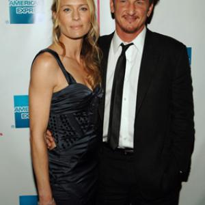 Sean Penn and Robin Wright at event of The Interpreter 2005