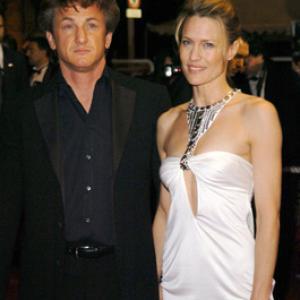 Sean Penn and Robin Wright at event of The Assassination of Richard Nixon 2004