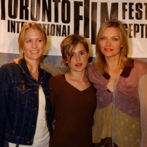 Michelle Pfeiffer, Robin Wright and Alison Lohman at event of White Oleander (2002)