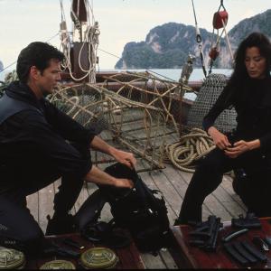Still of Pierce Brosnan and Michelle Yeoh in Rytojus niekada nemirsta 1997