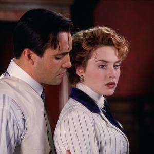 Still of Kate Winslet and Billy Zane in Titanikas 1997