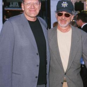 Steven Spielberg and Robert Zemeckis at event of What Lies Beneath (2000)