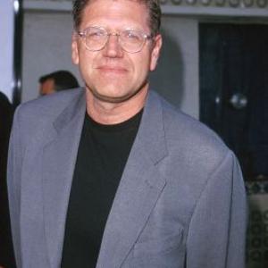 Robert Zemeckis at event of What Lies Beneath 2000