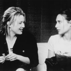 Still of Joey Lauren Adams and Claire Forlani in Mallrats (1995)
