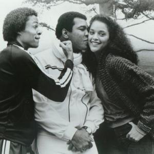 Leon Isaac Kennedy, Muhammad Ali, and Jayne Kennedy on the set of 