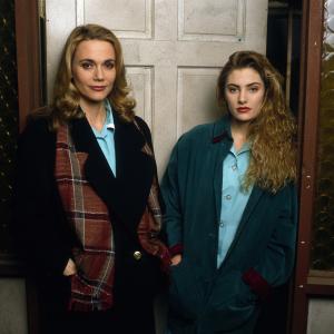 Still of Mdchen Amick and Peggy Lipton in Twin Pykso miestelis 1990