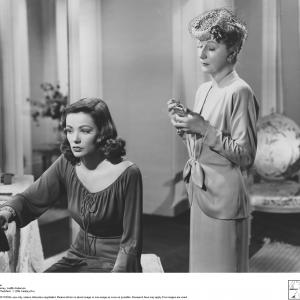 Still of Gene Tierney and Judith Anderson in Laura 1944