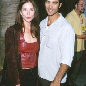 Johnathon Schaech and Christina Applegate at event of The Broken Hearts Club: A Romantic Comedy (2000)