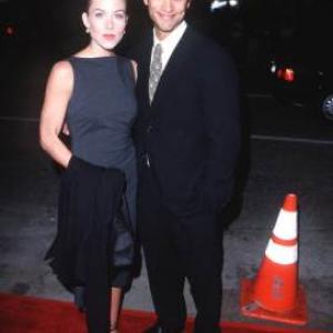 Johnathon Schaech and Christina Applegate at event of Beloved (1998)