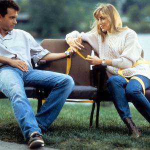 Still of Tom Hanks and Bess Armstrong in Nothing in Common 1986