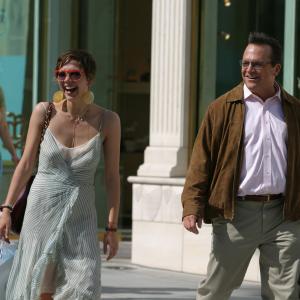 Still of Tom Arnold and Maggie Gyllenhaal in Happy Endings 2005