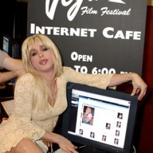 Alexis Arquette at event of Spun 2002