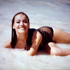 Still of Claudine Auger in Kamuolinis zaibas (1965)