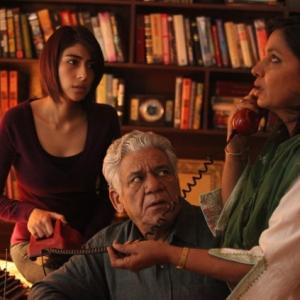 Still of Shabana Azmi and Om Puri in The Reluctant Fundamentalist 2012