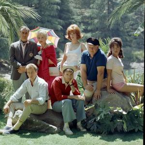 Still of Jim Backus, Bob Denver, Alan Hale Jr., Tina Louise, Russell Johnson, Natalie Schafer and Dawn Wells in Gilligan's Island (1964)