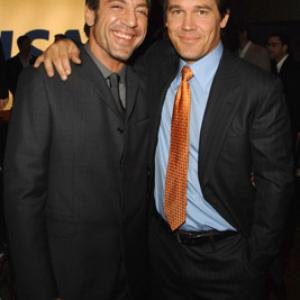 Javier Bardem and Josh Brolin at event of No Country for Old Men (2007)