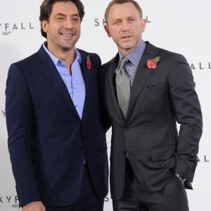 Javier Bardem and Daniel Craig at event of Operacija Skyfall (2012)