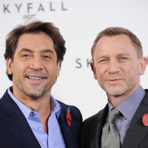 Javier Bardem and Daniel Craig at event of Operacija Skyfall 2012