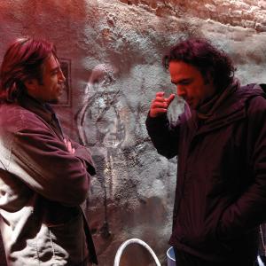 Still of Javier Bardem and Alejandro González Iñárritu in Biutiful (2010)
