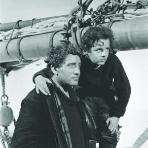 Still of Spencer Tracy and Freddie Bartholomew in Captains Courageous 1937