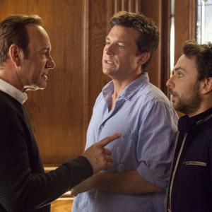 Still of Kevin Spacey, Jason Bateman and Charlie Day in Kaip atsikratyti boso? (2011)