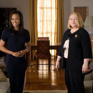 Still of Kathy Bates and Robin Givens in The Family That Preys 2008