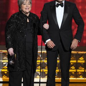 Kathy Bates and Jimmy Fallon at event of The 64th Primetime Emmy Awards (2012)