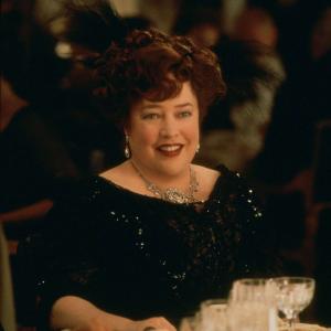 Still of Kathy Bates in Titanikas 1997